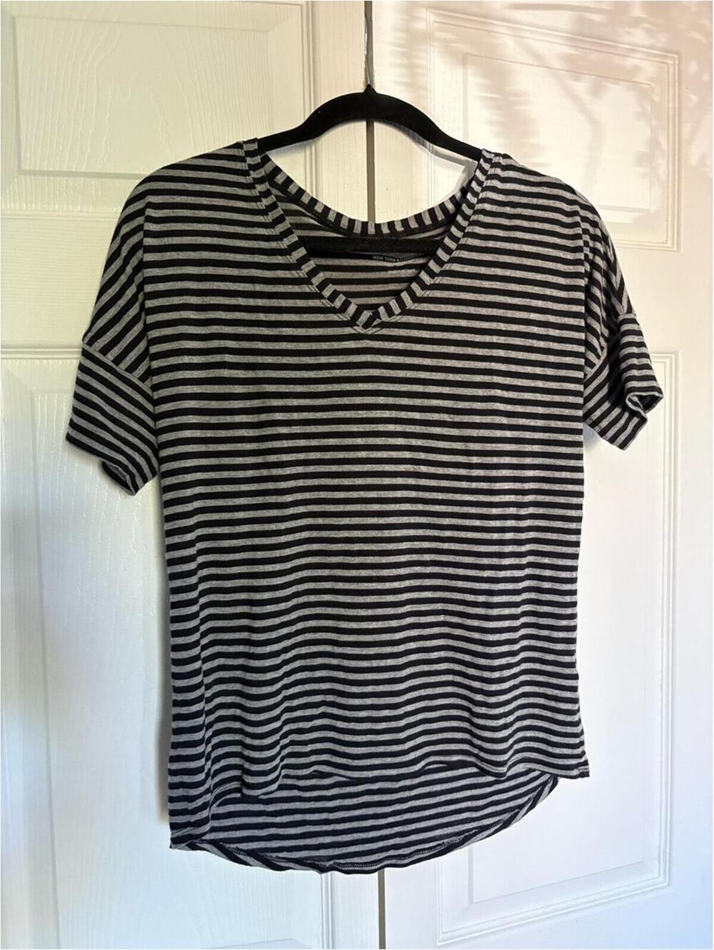 Striped V-Neck Short Sleeve Top - Black and Gray